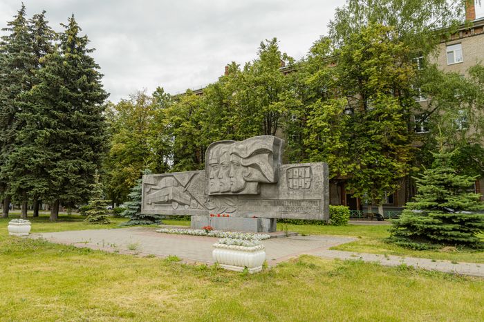 Памятник Строителям и бойцам бронепоезда Москвич