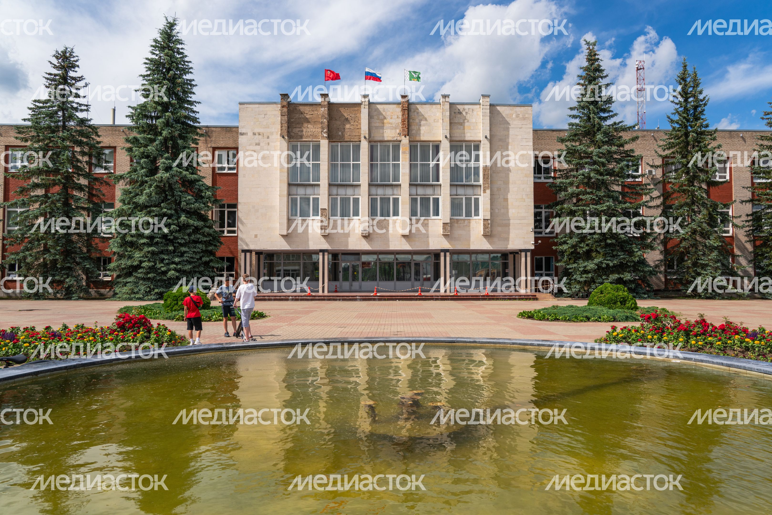 Центральная площадь в рабочем поселке Шаховская Центральная площадь в рабочем поселке Шаховская