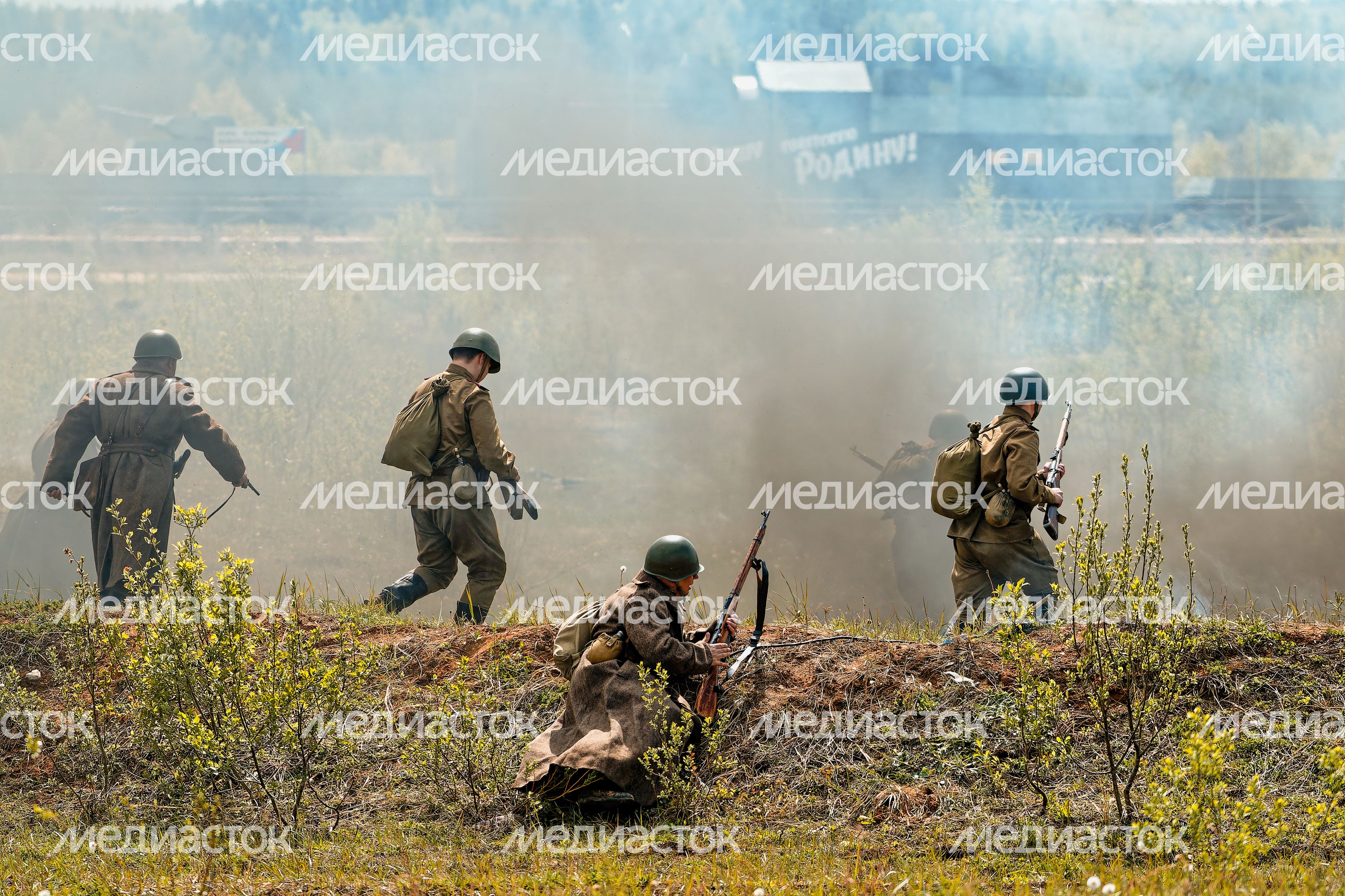 Военно-историческая реконструкция боя Великой Отечественной войны с техникой и авиацией в парке «Патриот» Одинцовского округа Военно-историческая реконструкция боя Великой Отечественной войны с техникой и авиацией в парке «Патриот» Одинцовского округа