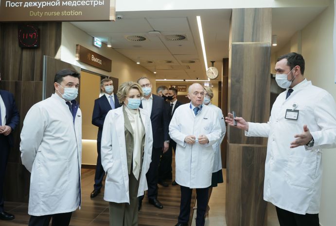 Андрей Воробьев и Валентина Матвиенко посетили Институт ядерной медицины в Химках