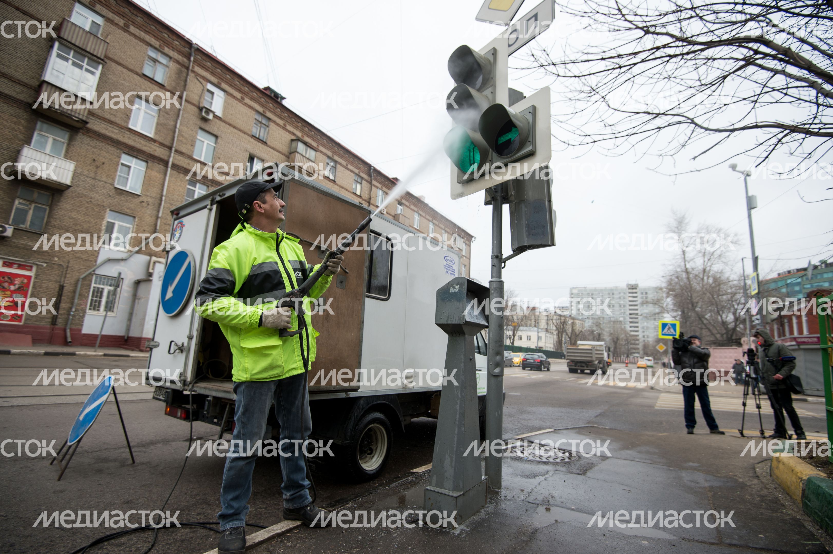 ЦОДД чистит светофоры в Москве
