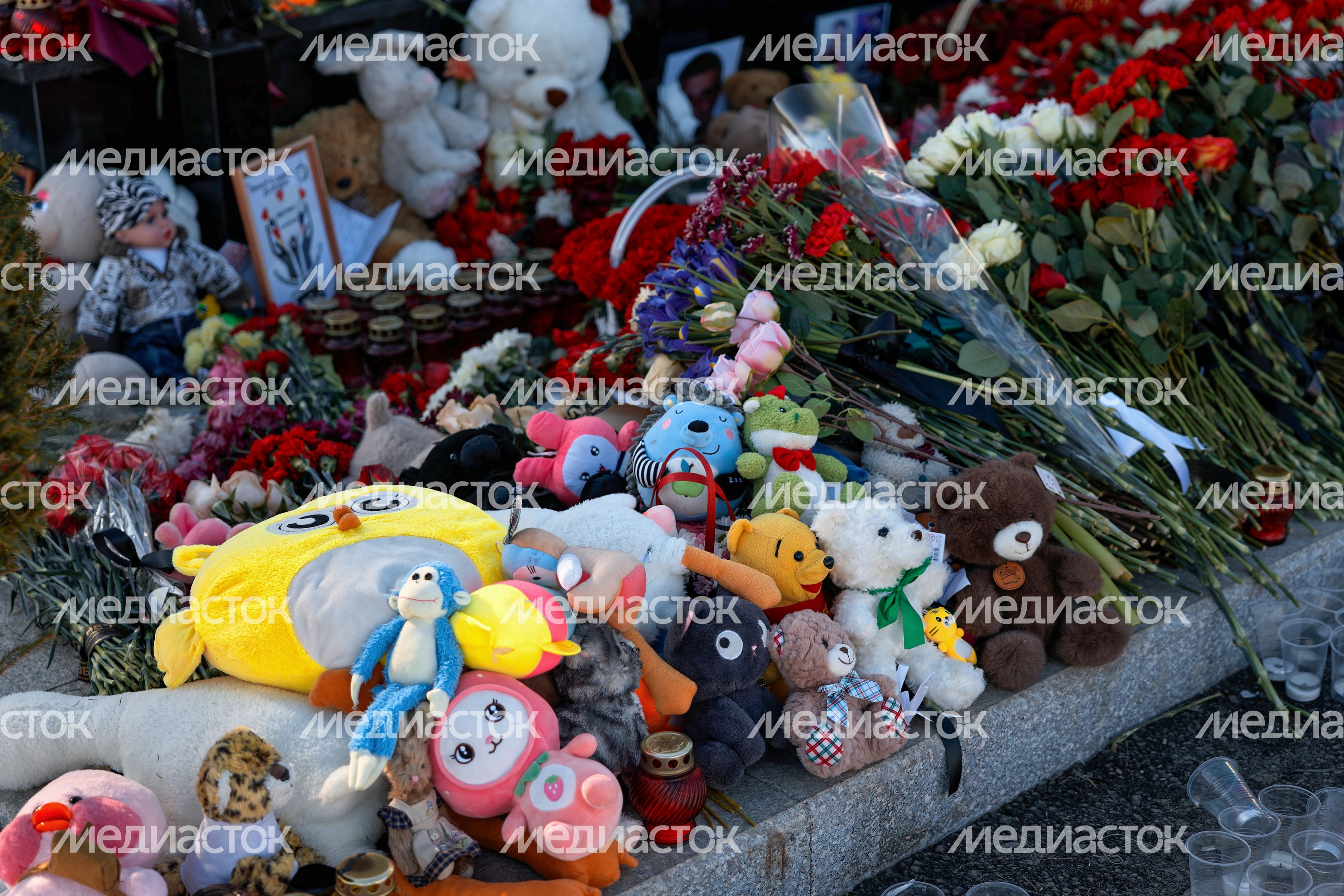 Мемориал в память о жертвах теракта в «Крокус Сити Холле» в Красногорске Мемориал в память о жертвах теракта в «Крокус Сити Холле» в Красногорске