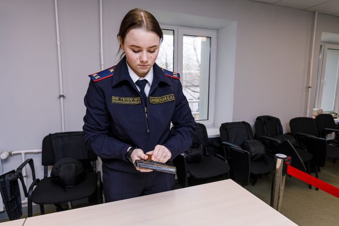 Практические занятия по стрельбе студентов в Волоколамском филиале Красногорского колледжа