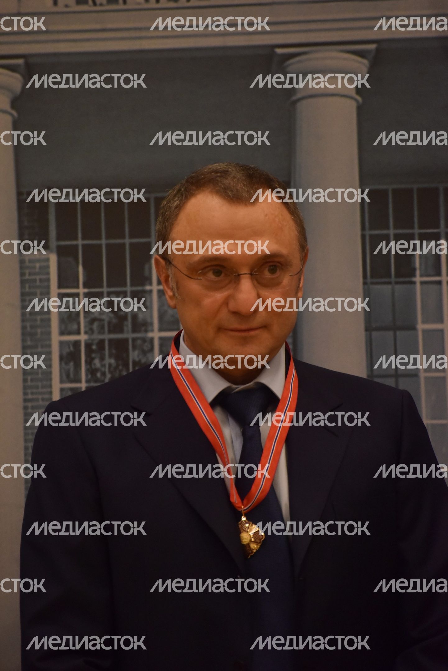 Губернатор вручил ордена за большой вклад в реконструкцию школы в Одинцовском районе