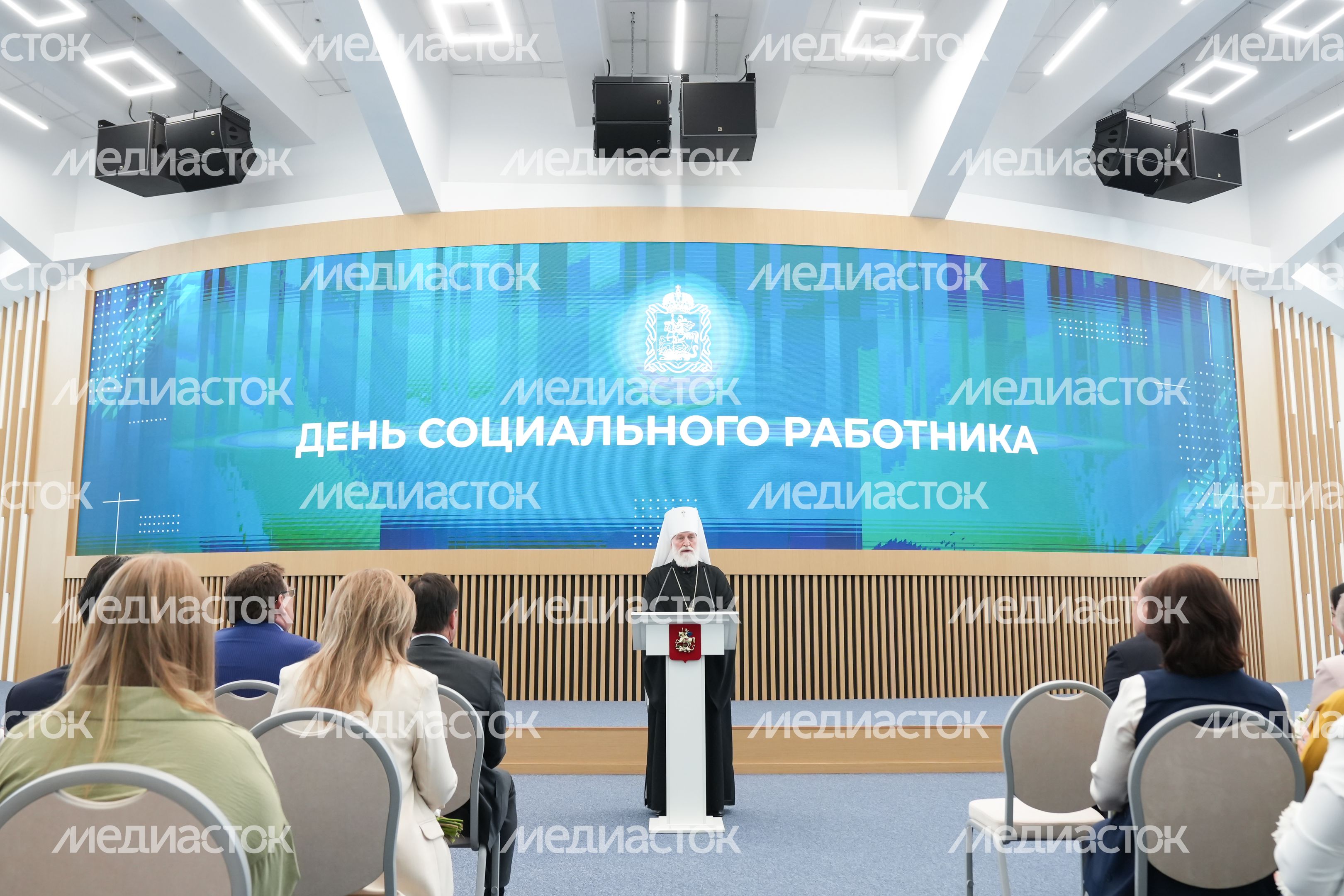Соцработников Подмосковья поздравили с профессиональным праздником Соцработников Подмосковья поздравили с профессиональным праздником