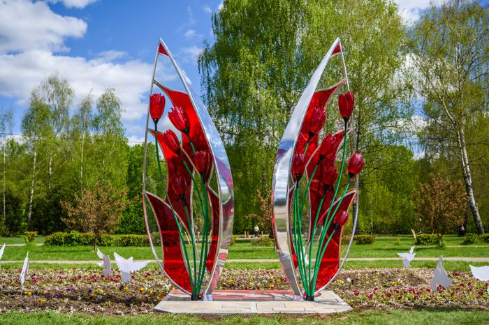 Праздничная атрибутика в Центральном городском парке Королева
