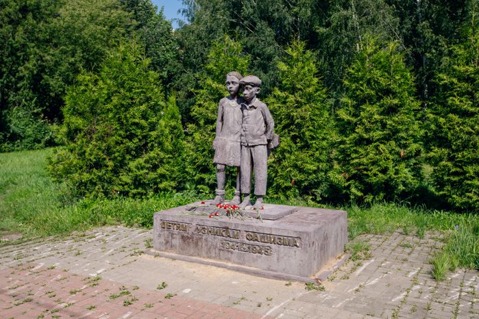 Лобня. Памятник «Детям — узникам фашизма»