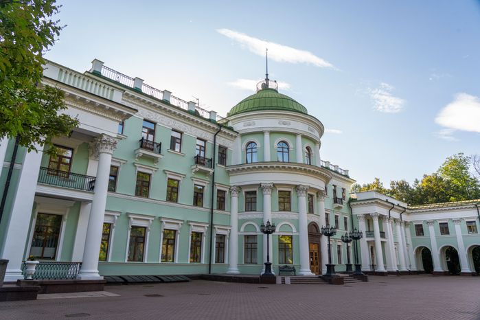 Летние виды усадьбы Льялово в округе Солнечногорск