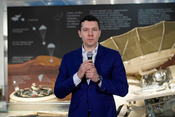 Антон Алиханов вручил награды лучшим сотрудникам НПО им. С.А. Лавочкина