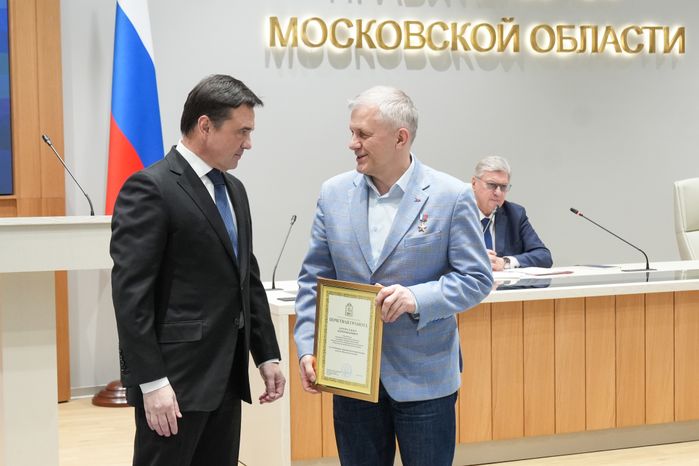 Андрей Воробьев поблагодарил общественников за работу и вручил им областные награды