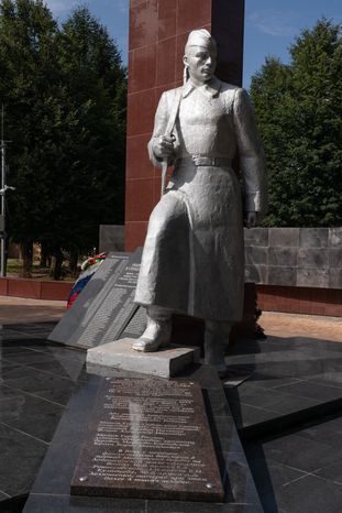 Лотошино. Меориальный комплекс. Сквер Победы «Освобождение»