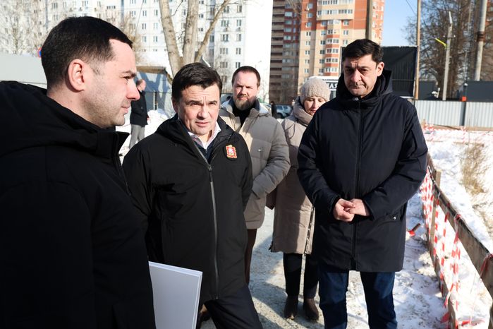 Андрей Воробьев проверил ход строительства нового корпуса поликлиники в Нахабино