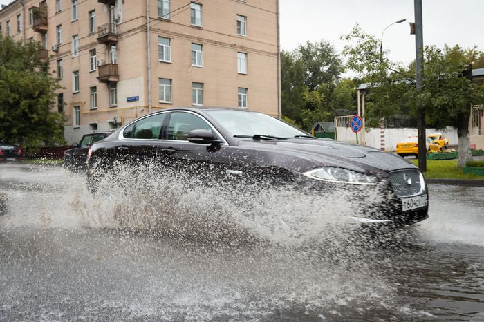 Проливной дождь в Москве