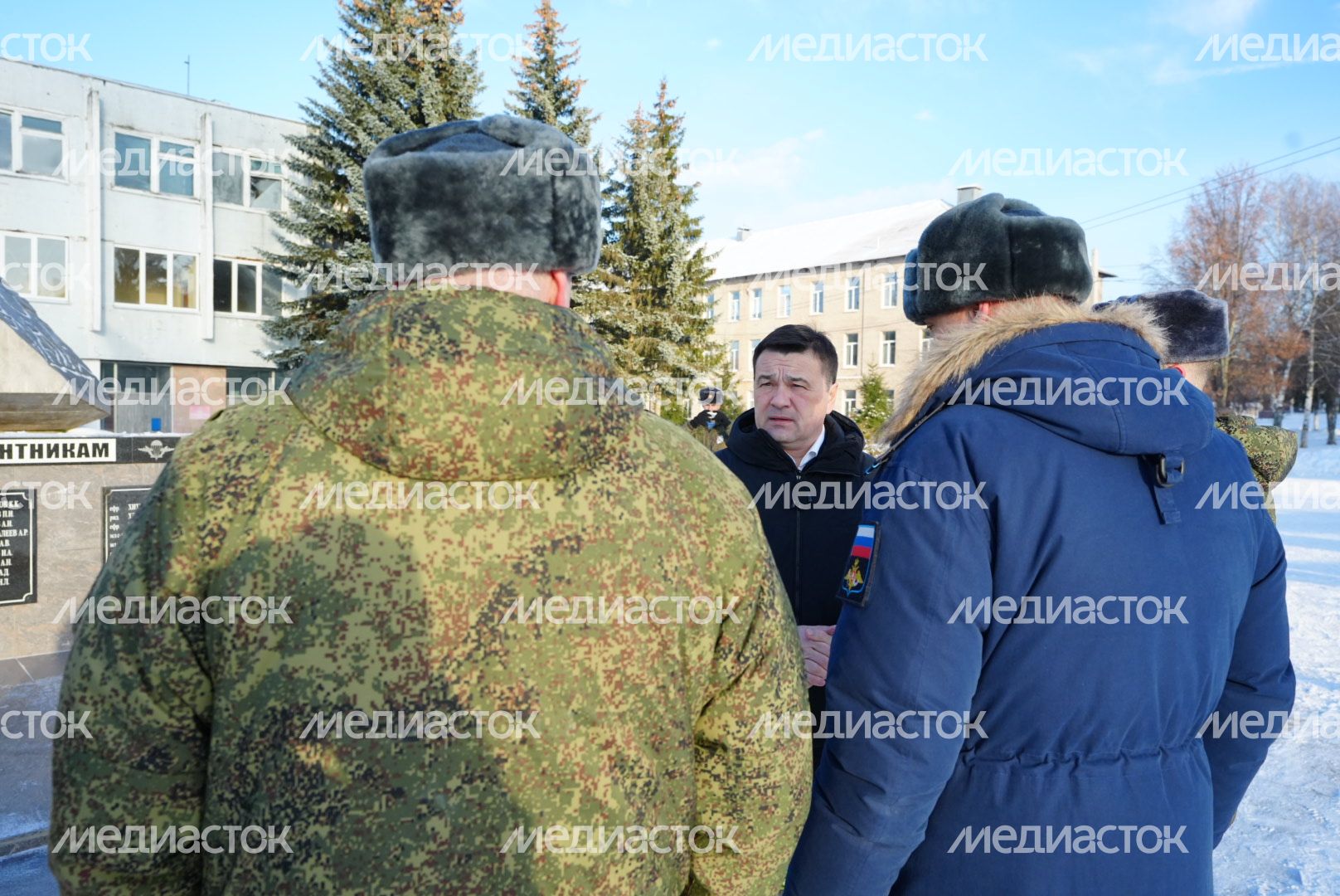 Возложение цветов к мемориалу погибших десантников Губернатором Подмосковья