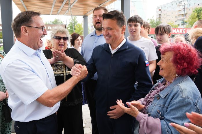 Андрей Воробьев проверил благоустройство сквера "60 лет победы" в Егорьевске
