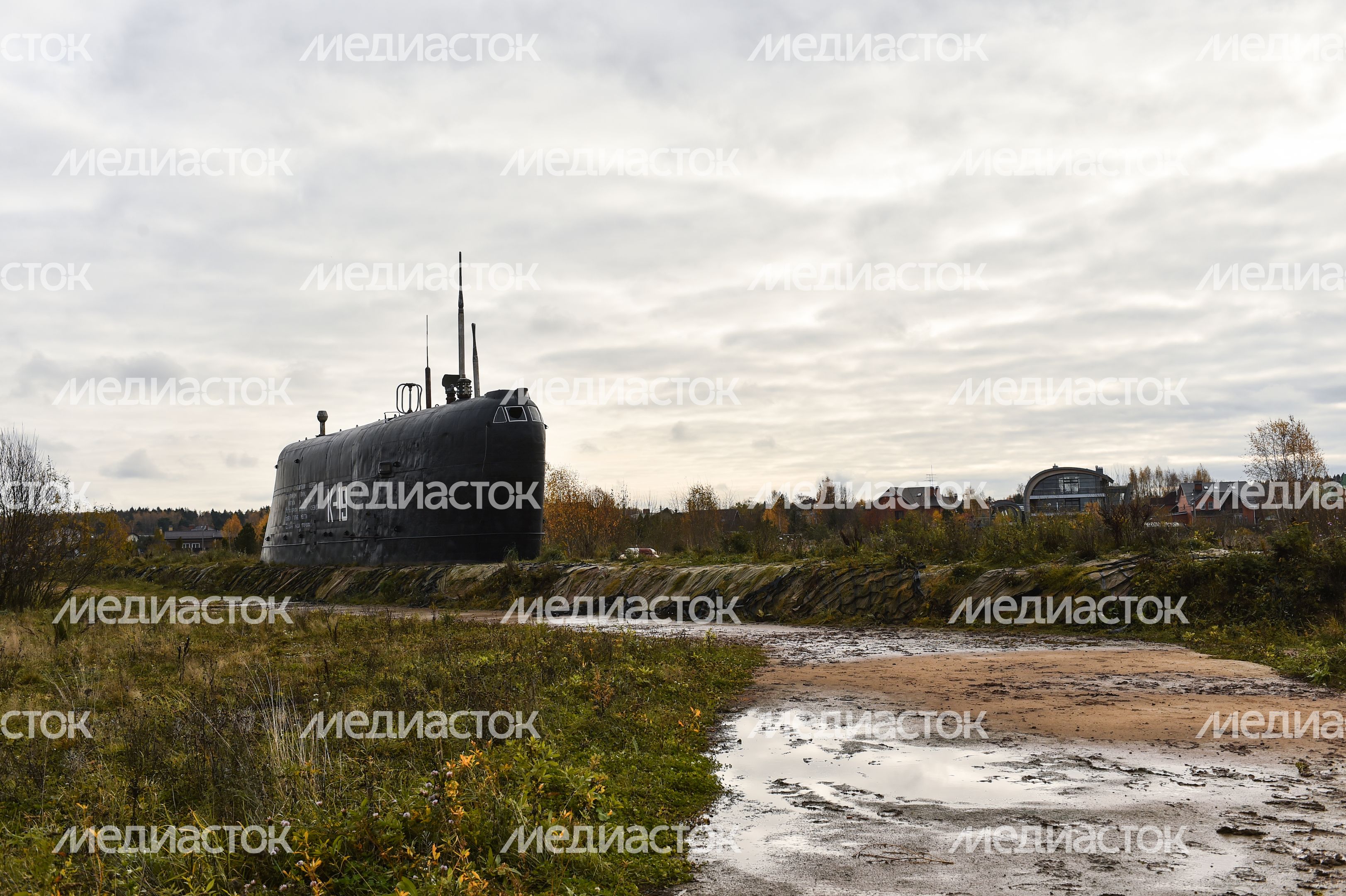 Памятник подводной лодке К-19 и виды села Никульское