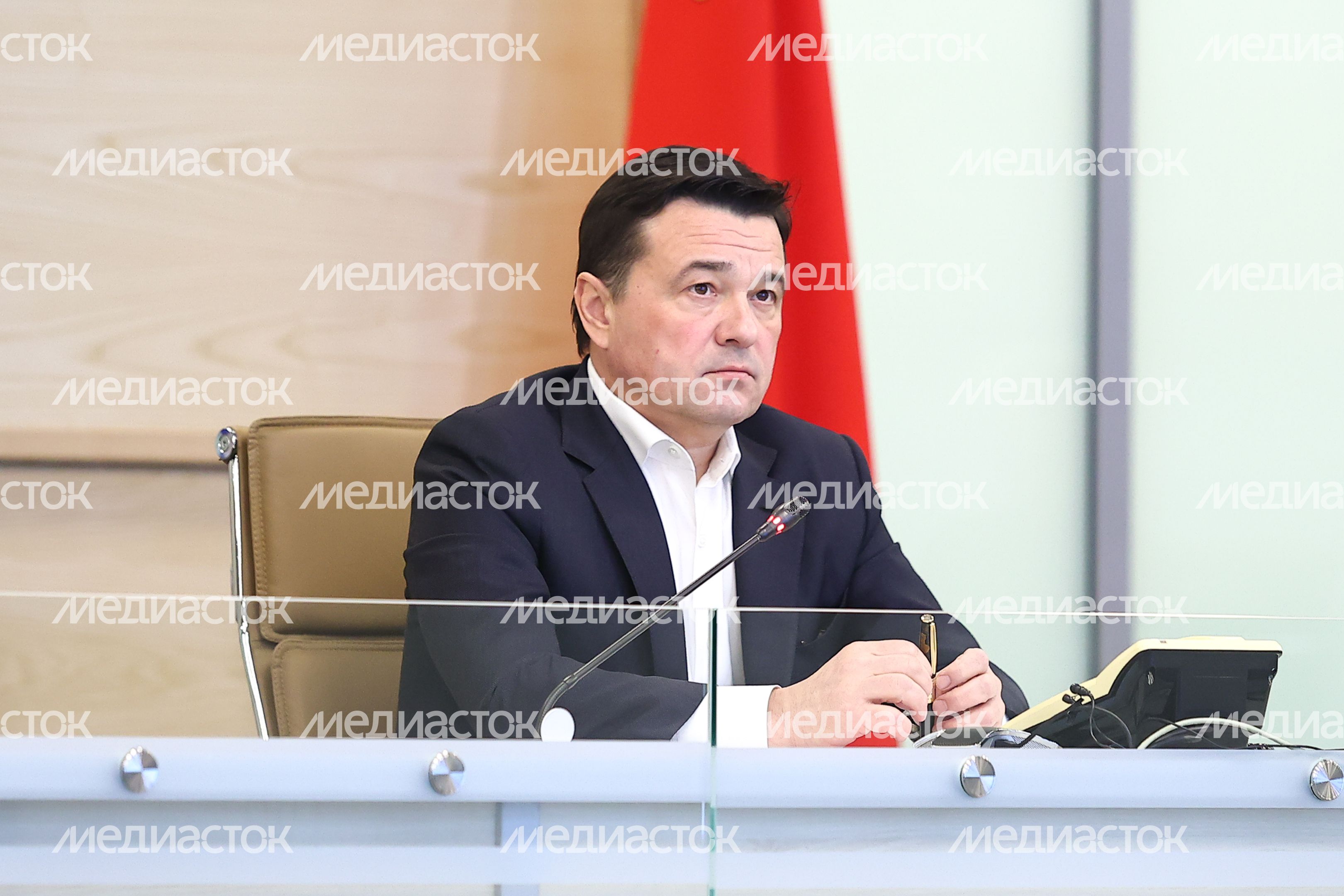 Совещание губернатора с руководящим составом правительства региона и главами округов