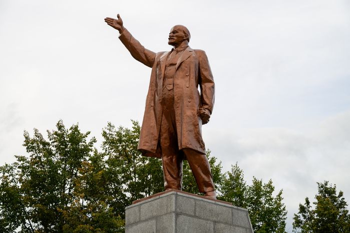 Памятник В.И. Ленину в сквере Бугрова в Ногинске Богородского округа