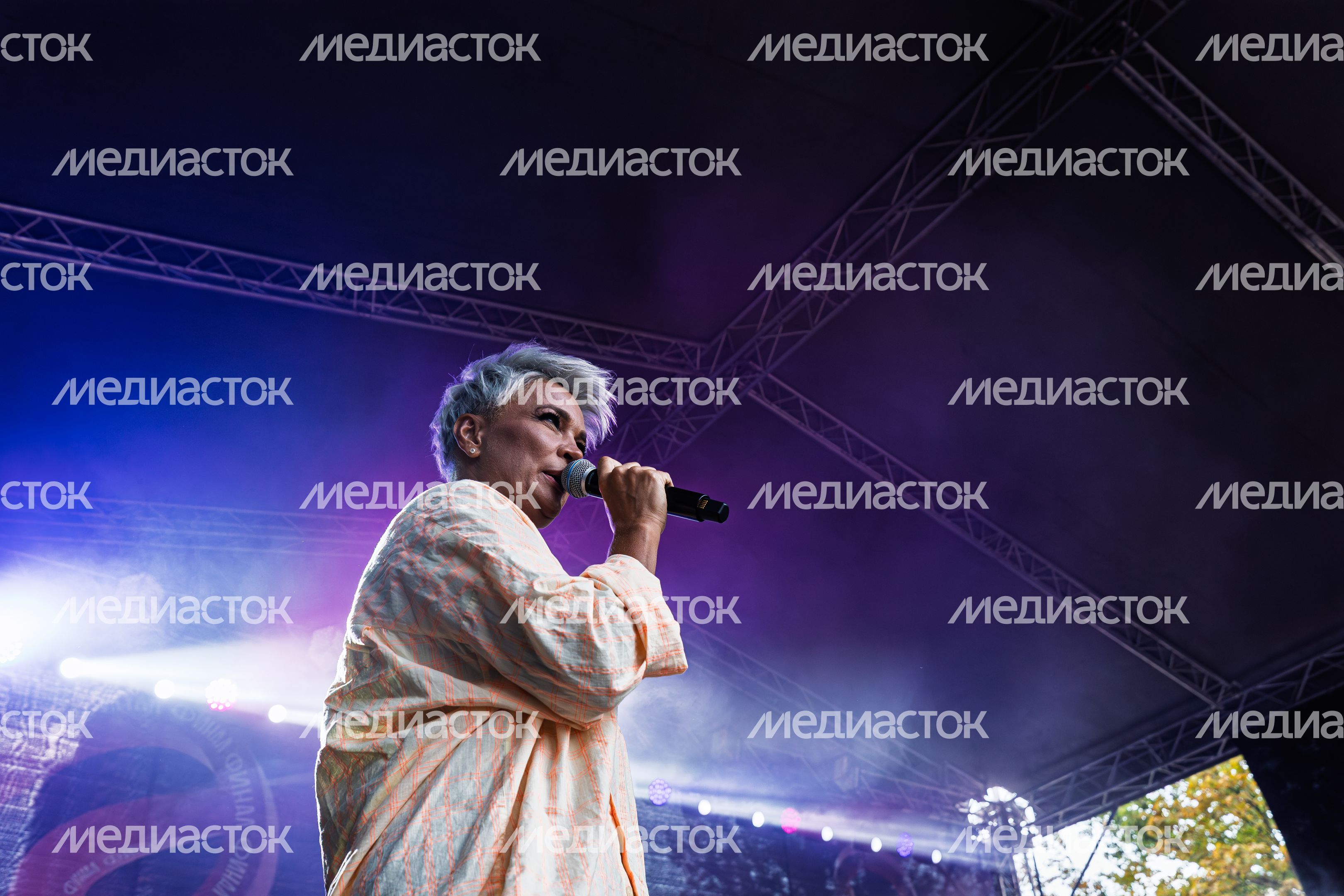 Телеведущая Юлия Костюшкина вела гала-концерт третьего сезона проекта «Город танцует в парках» в Реутове