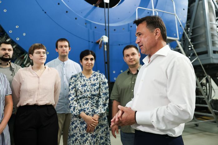 Андрей Воробьев встретился с молодыми учеными ОИЯИ