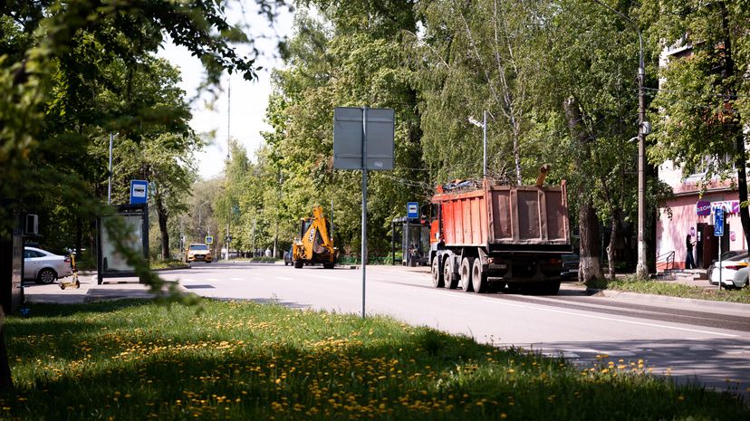 Всеволод Волосевич оценил выполнение работ по благоустройству дворовых территорий и «народных троп»