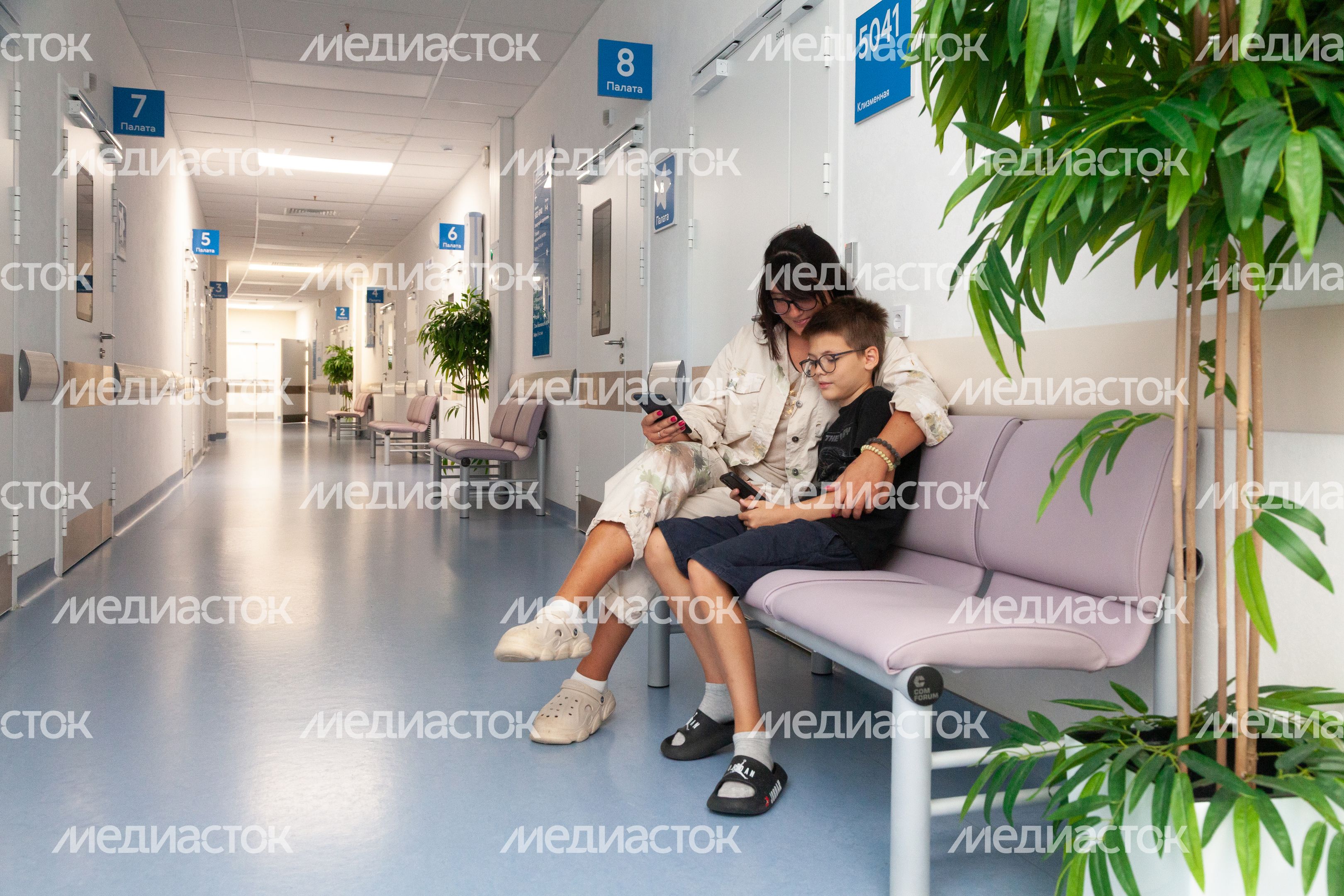 Ребенок с мамой на амбулаторном лечении в Детском клиническом центре им. Л.М. Рошаля Ребенок с мамой на амбулаторном лечении в Детском клиническом центре им. Л.М. Рошаля