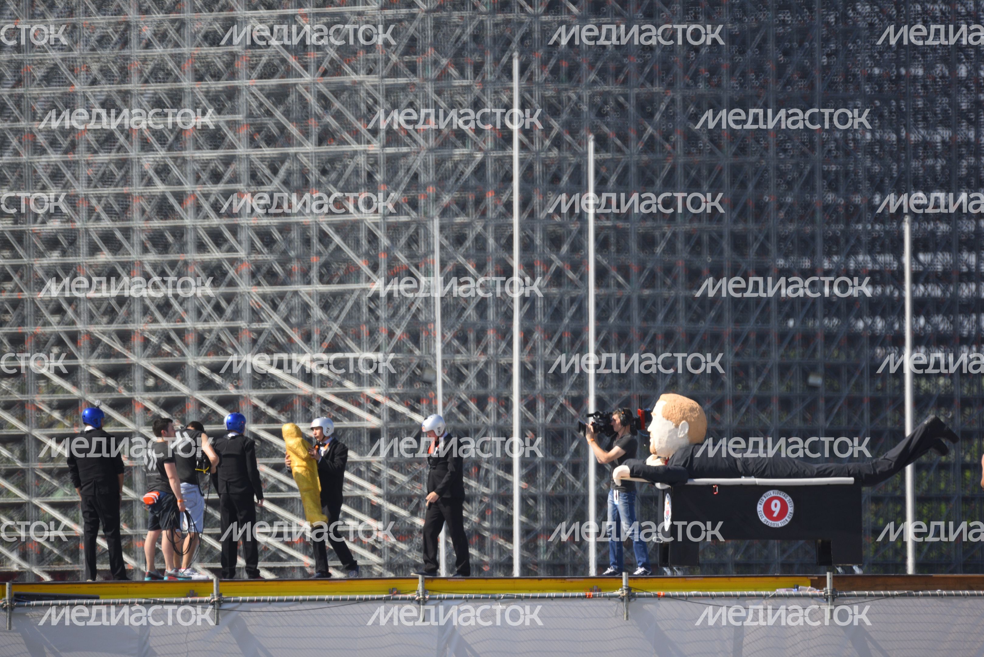 Фестиваль самодельных летательных аппаратов Red Bull Flugtag 2015