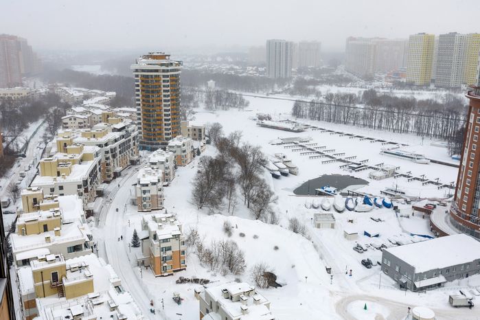Зимние виды многоэтажек города Химки