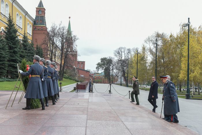 Торжественный марш в честь парада 1941 года на Красной площади в Москве