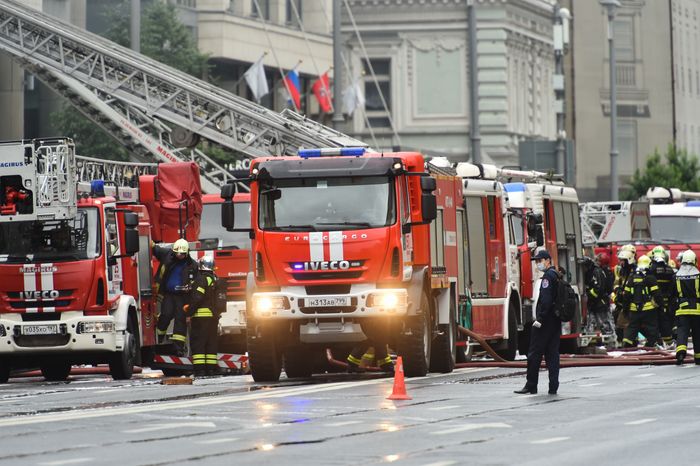 Пожар в реставрируемом здании на Тверской улице в Москве