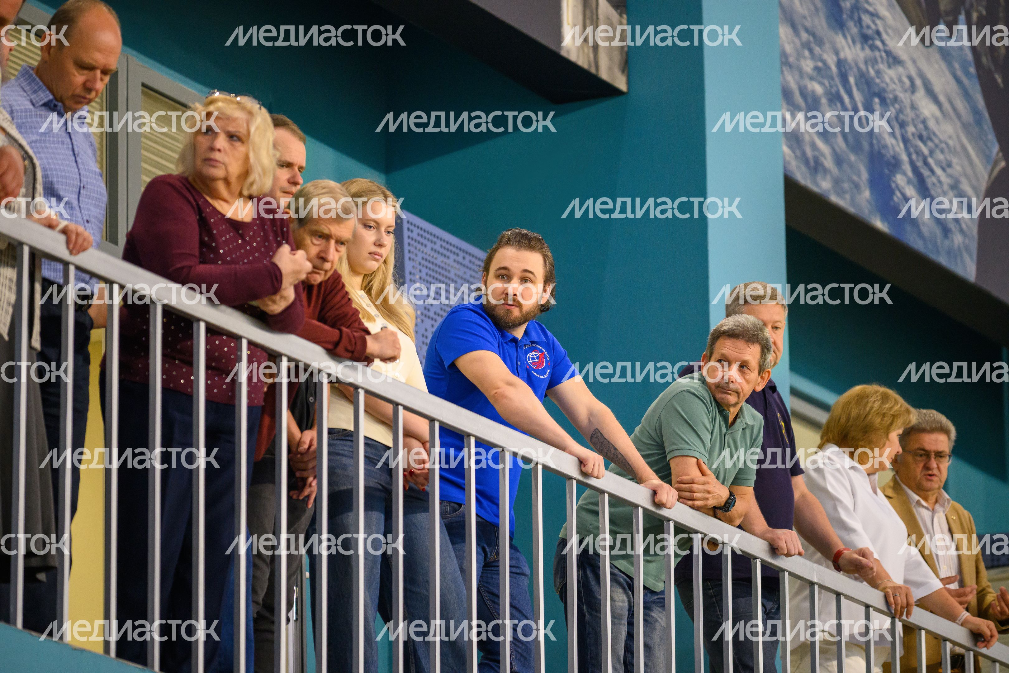Зрители комплексной тренировки экипажа МКС-75 в Звездном городке
