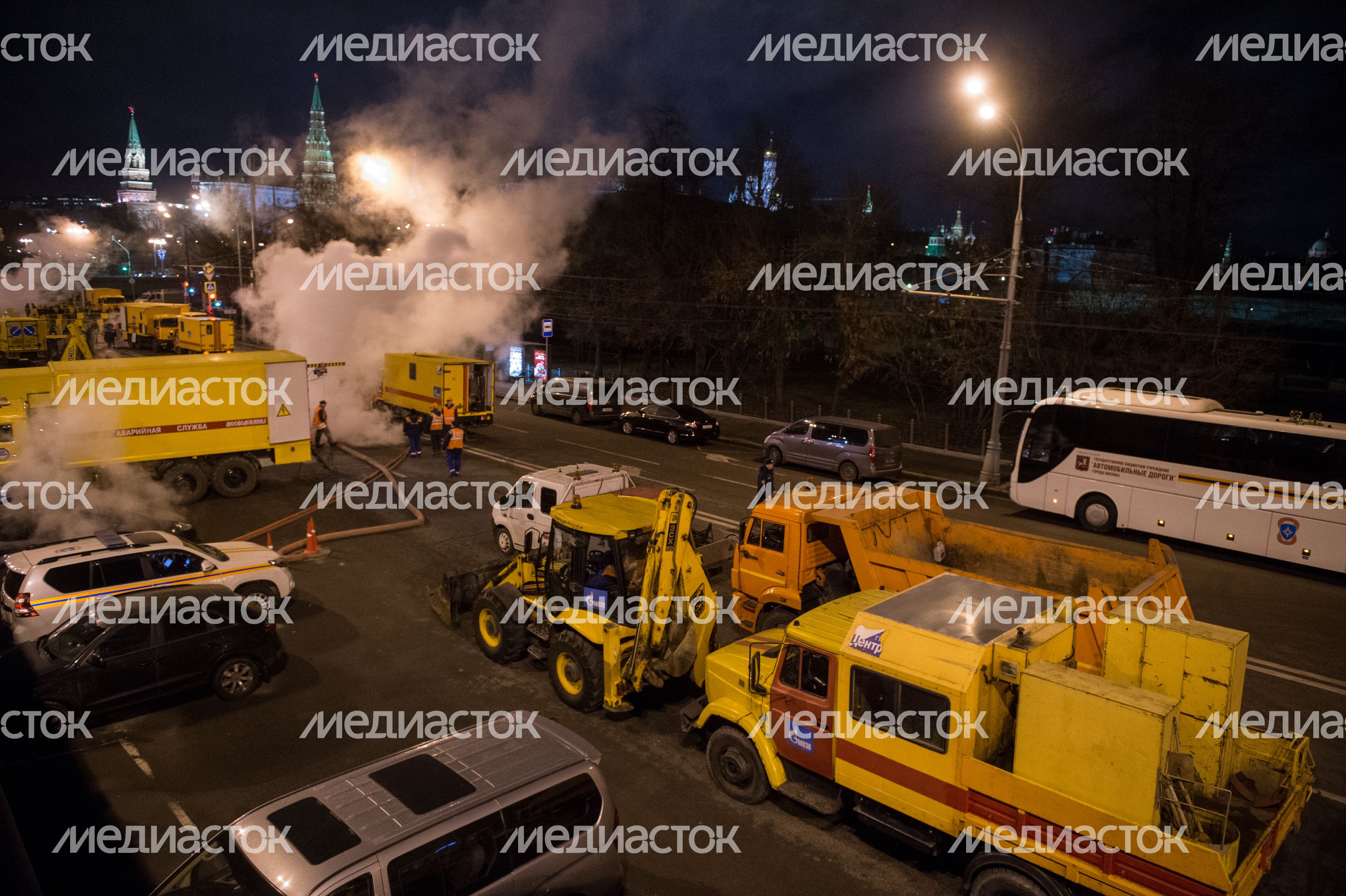 Прорыв трубы в центре Москвы Прорыв трубы в центре Москвы