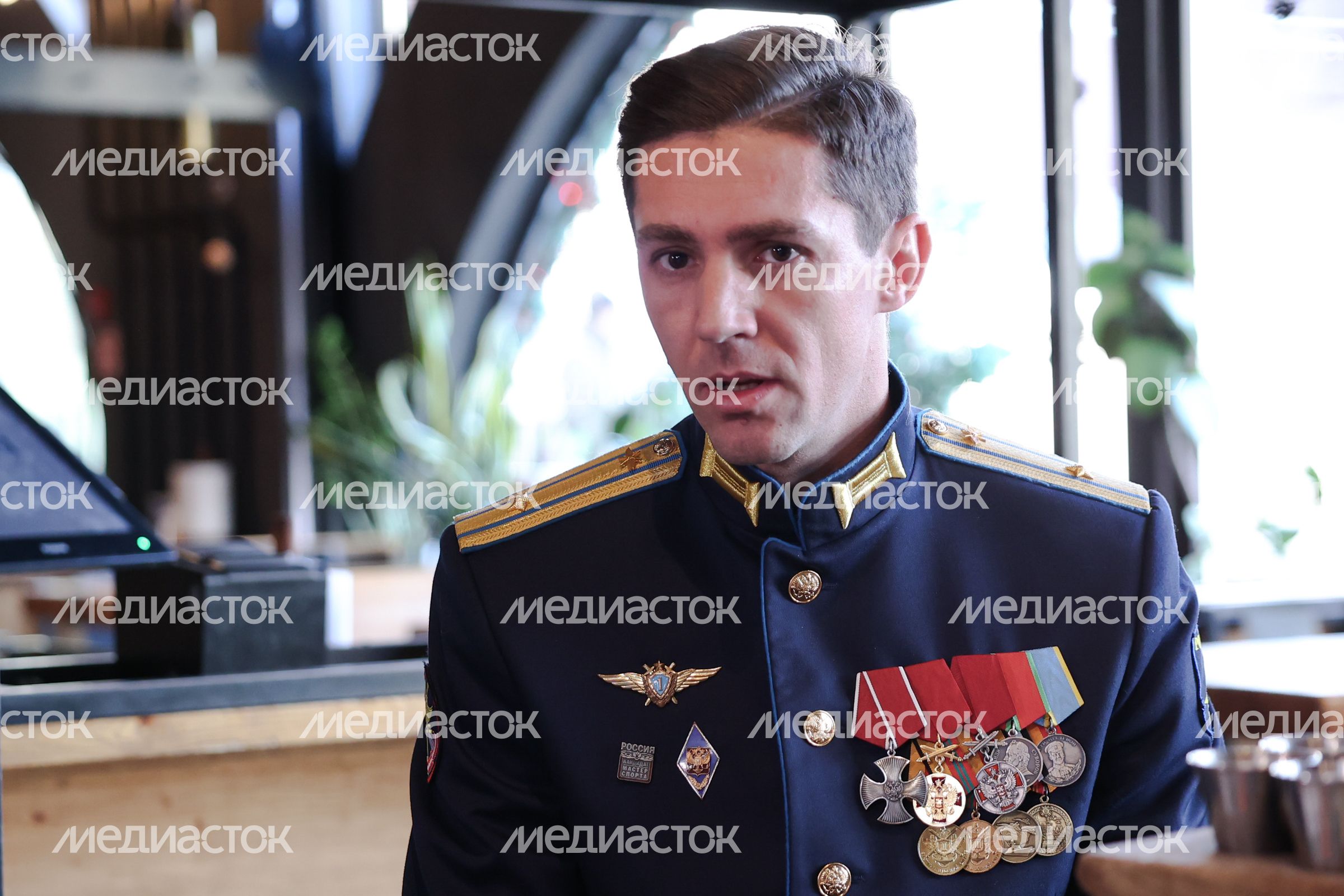 Андрей Воробьев пообщался с героями СВО и волонтерами за чашкой чая Андрей Воробьев пообщался с героями СВО и волонтерами за чашкой чая