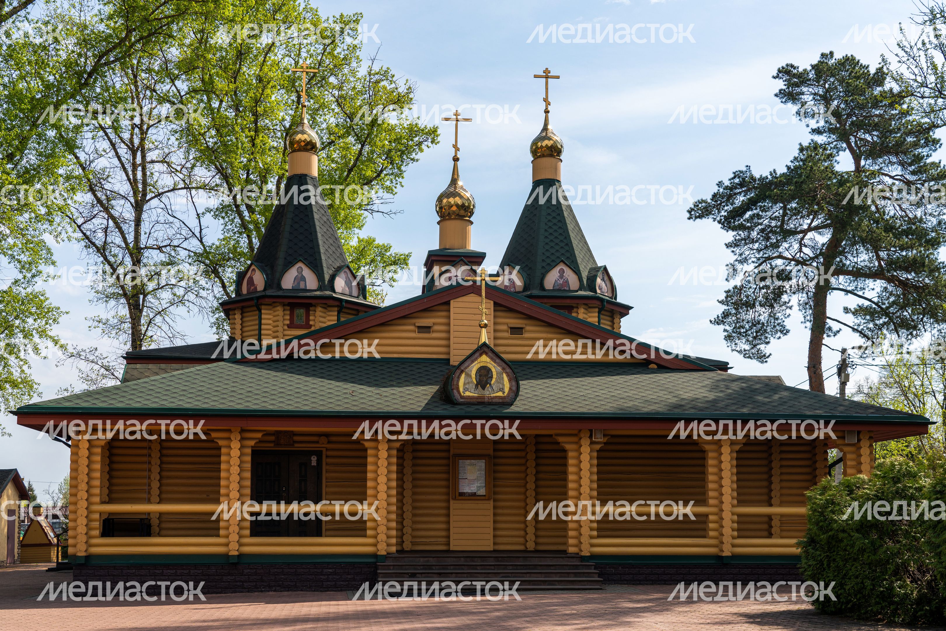 Деревянная церковь Богоявления Господня в поселке Жаворонки Одинцовского округа