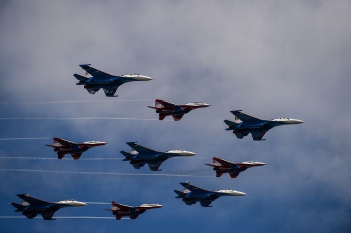 Юбилей пилотажных групп ВКС РФ «Русские Витязи» и «Стрижи» в Кубинке
