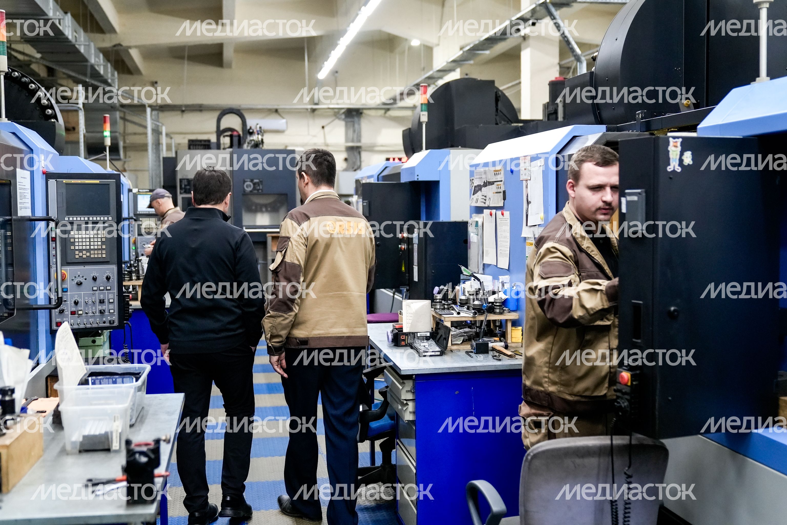 Андрей Воробьев оценил работу подмосковного оружейного завода