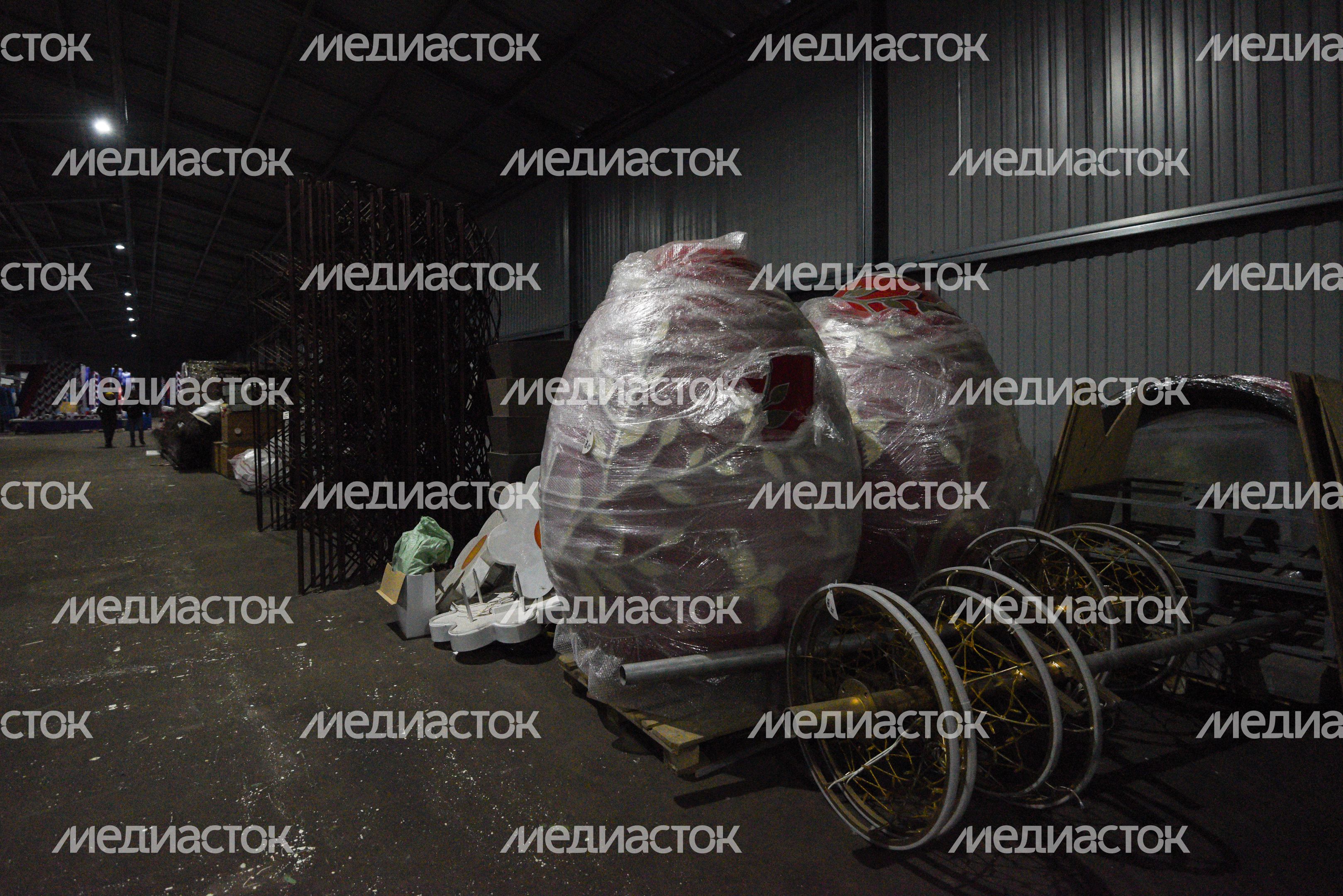 Демонтаж и складирование новогодних елок в Москве