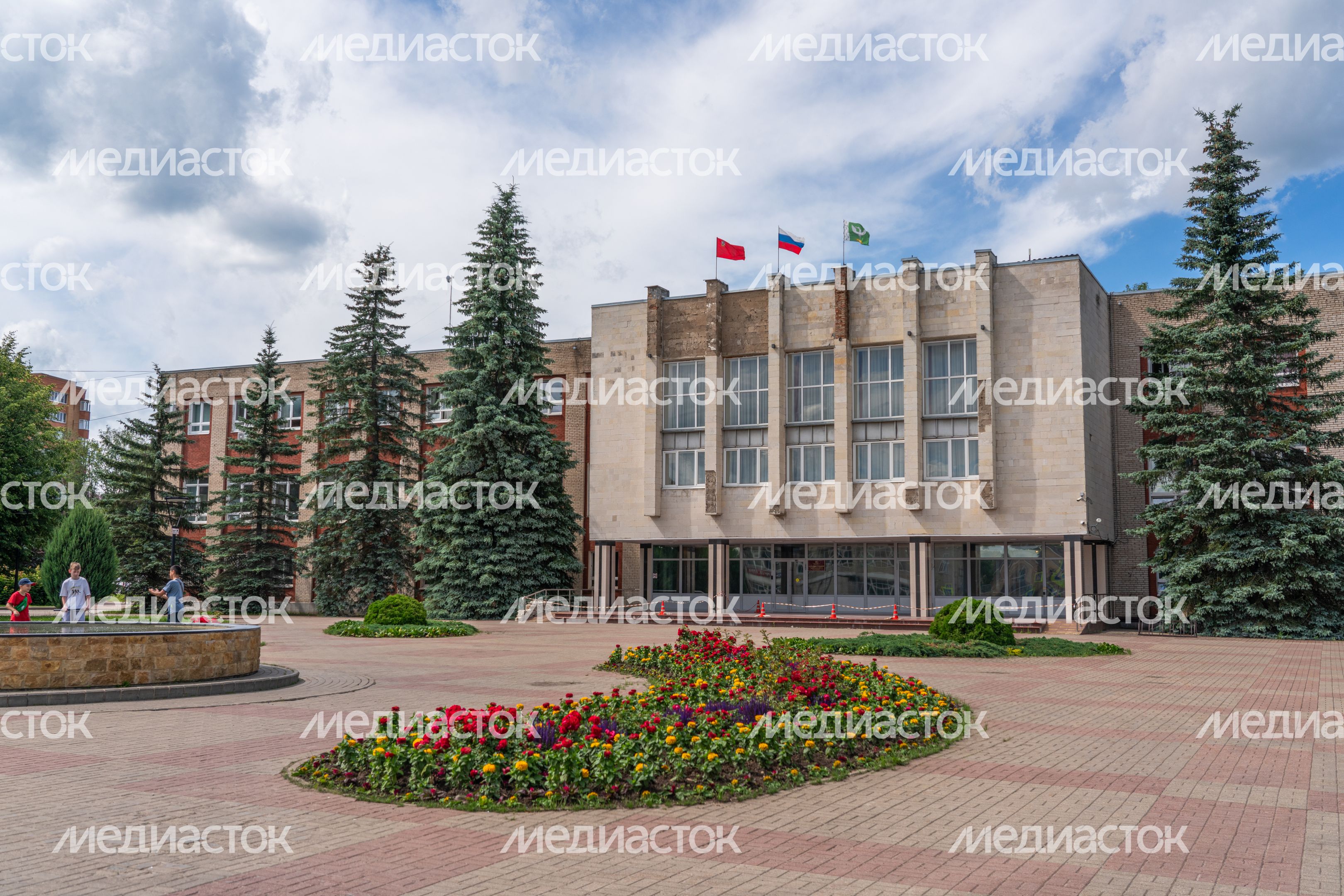 Центральная площадь в рабочем поселке Шаховская Центральная площадь в рабочем поселке Шаховская