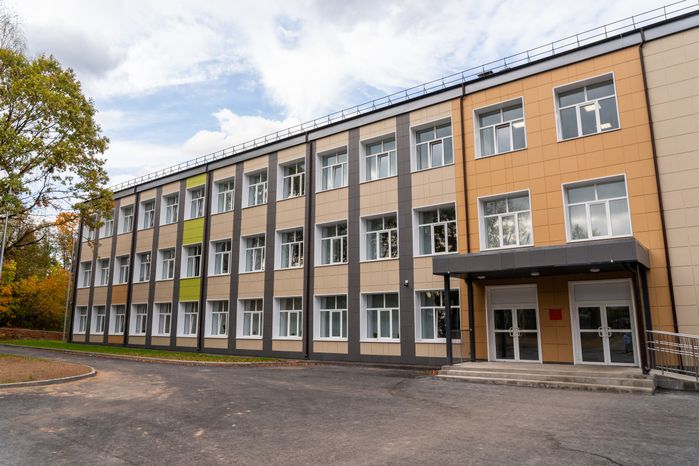 Дедовская СОШ №3 в поселке Снегири округа Истра после капитального ремонта