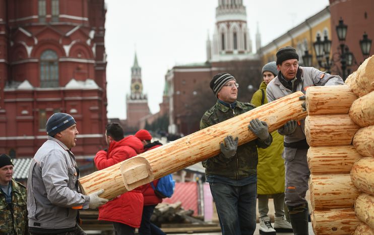 Монтаж инсталляций для фестиваля «Московская Масленица» на Манежной площади