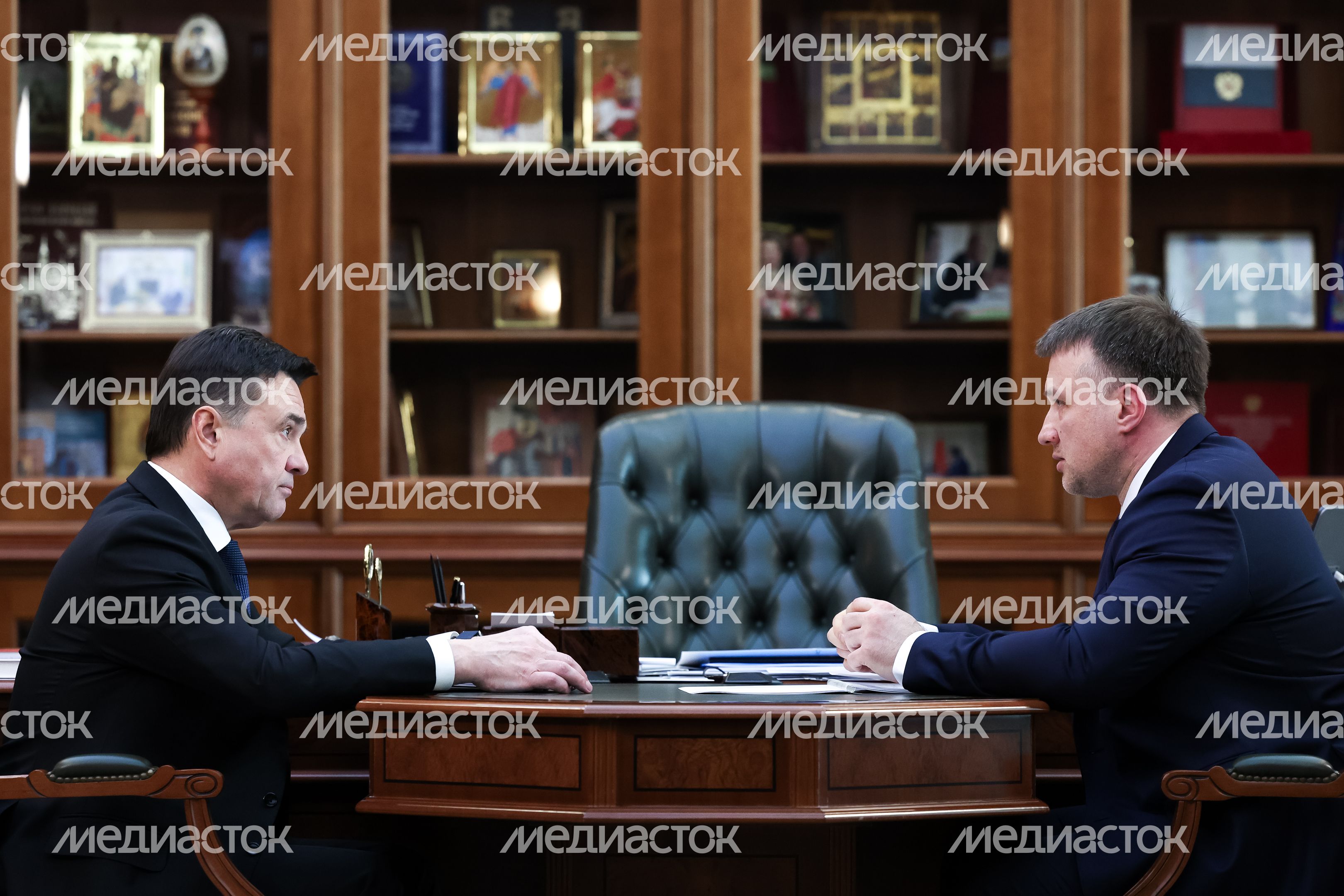Андрей Воробьев встретился с главой Серпухова Алексеем Шимко Андрей Воробьев встретился с главой Серпухова Алексеем Шимко