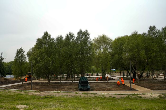 В Дзержинском завершается обновление сквера имени Громцева
