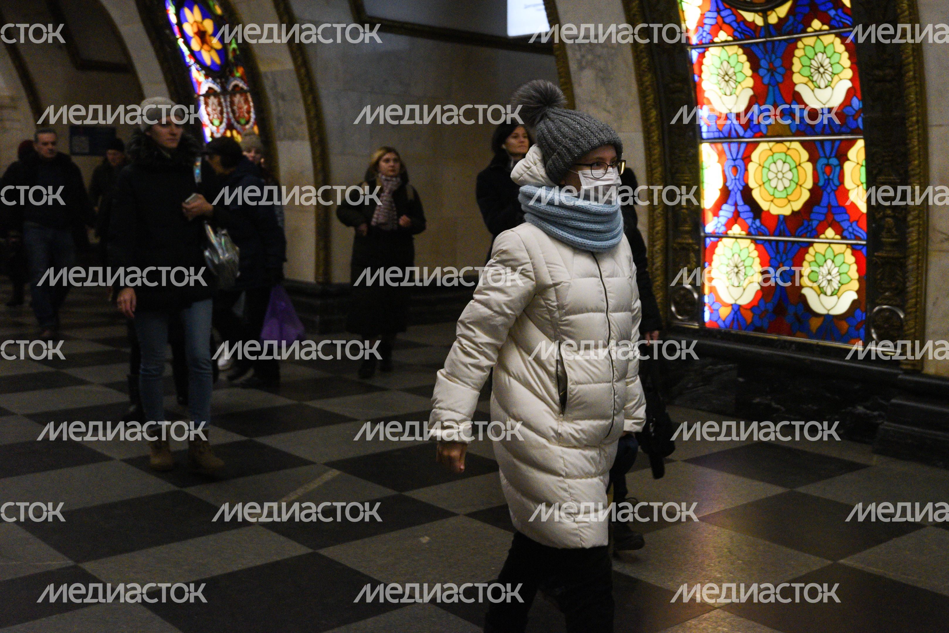 Люди в масках в период эпидемии коронавируса