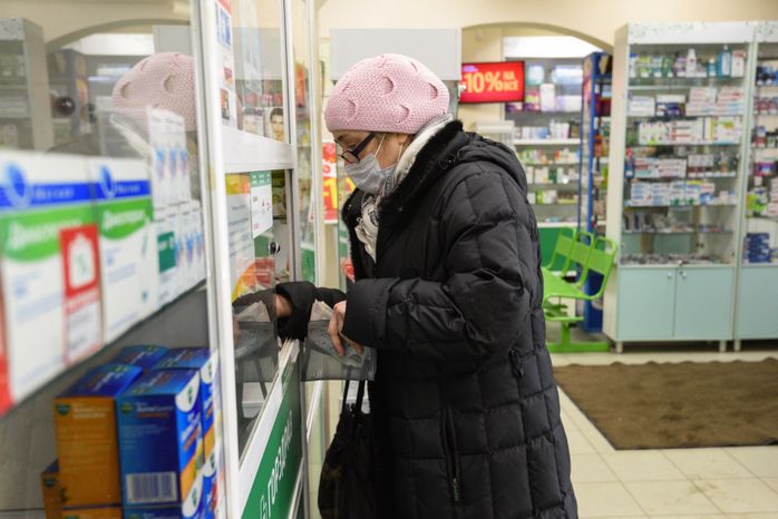 Люди в масках в период эпидемии коронавируса