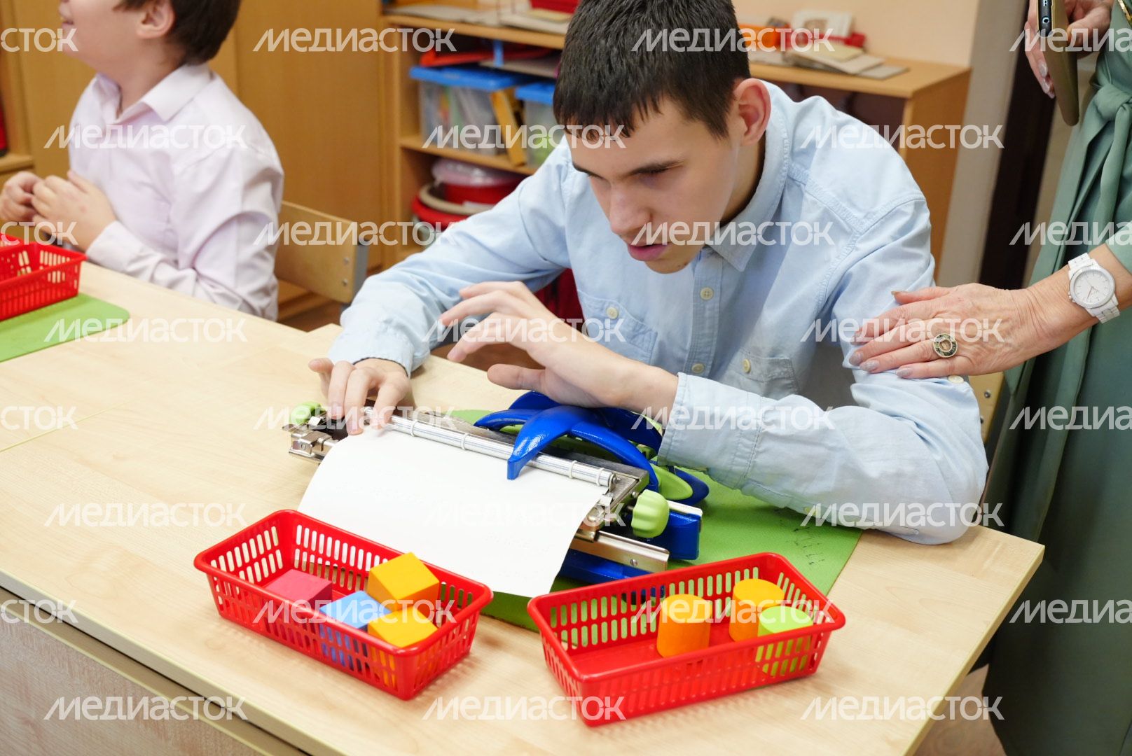Посещение интерната для обучения слепоглухих детей и молодых инвалидов в Сергиево-Посадском округе Губернатором Подмосковья Посещение интерната для обучения слепоглухих детей и молодых инвалидов в Сергиево-Посадском округе Губернатором Подмосковья
