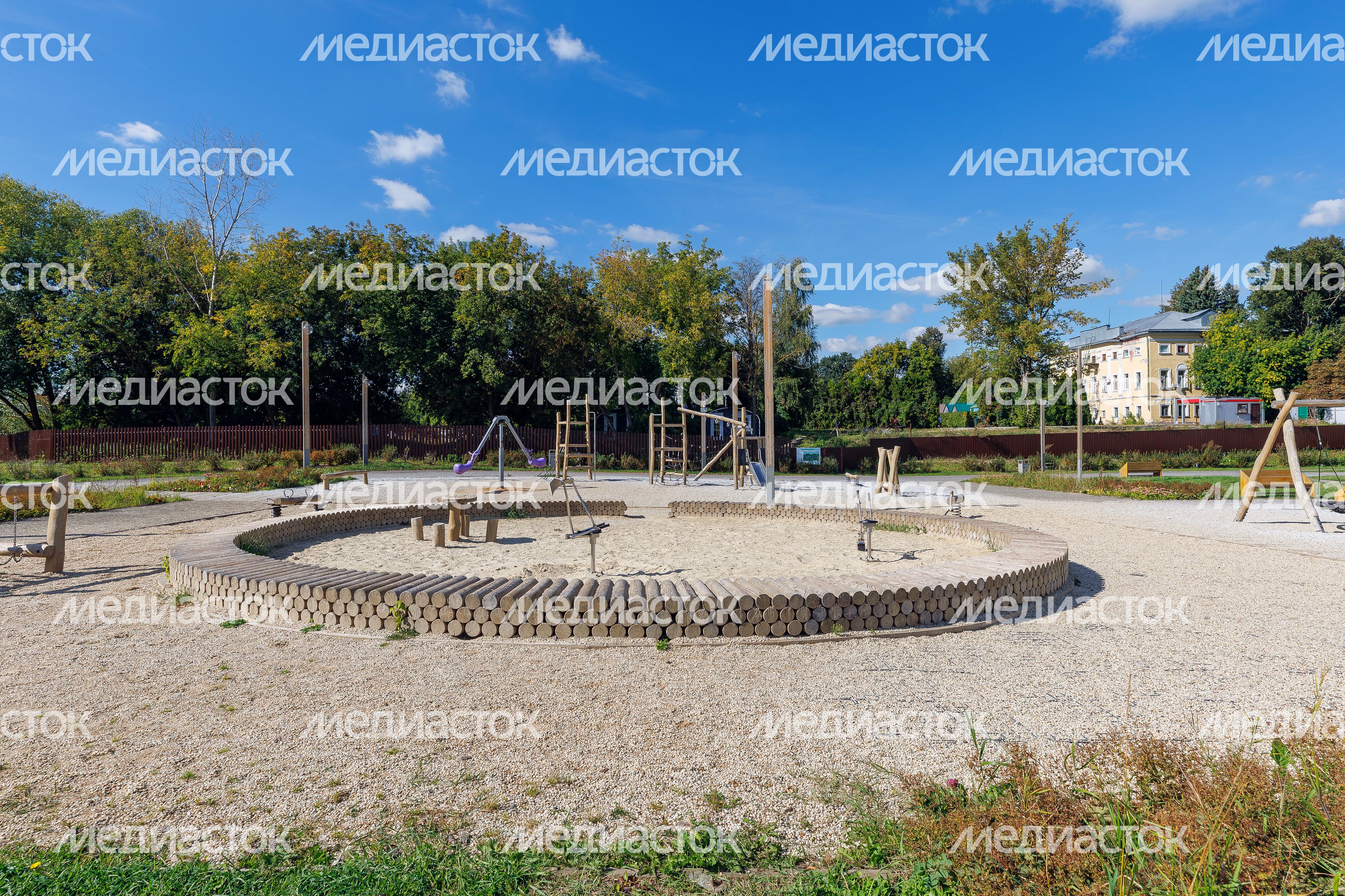Пляжная зона отдыха на набережной реки Коломенки в Коломне