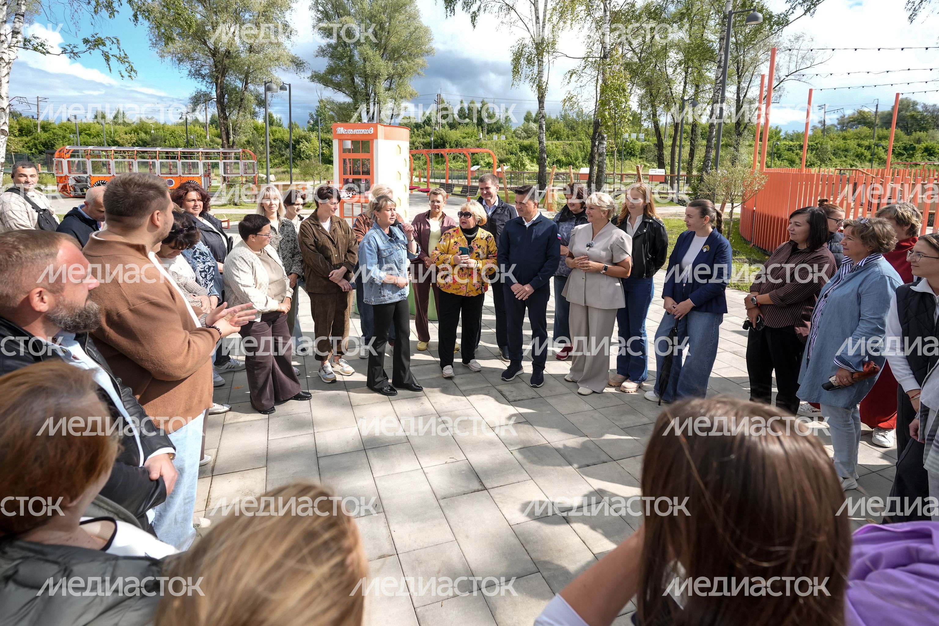 Андрей Воробьев посетил благоустроенный парк "ЛиАЗ" в Ликино-Дулеве Андрей Воробьев посетил благоустроенный парк "ЛиАЗ" в Ликино-Дулеве