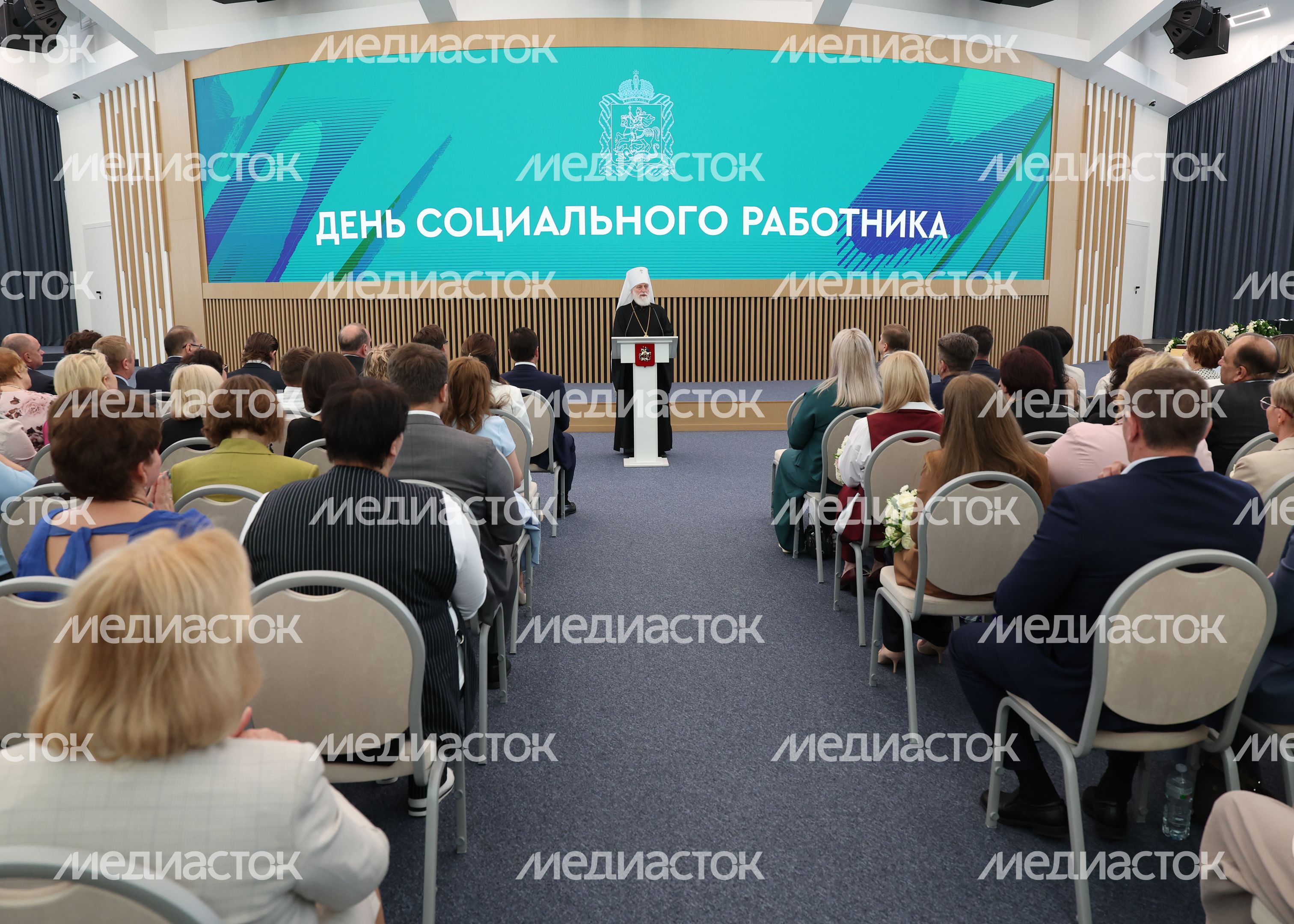 Подмосковных соцработников поздравили с их профессиональным праздником Подмосковных соцработников поздравили с их профессиональным праздником