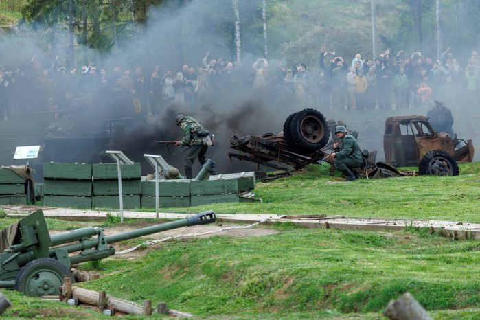 День Победы в Центральном парке «Патриот» Одинцовского округа: военно-историческая реконструкция «В логове зверя»