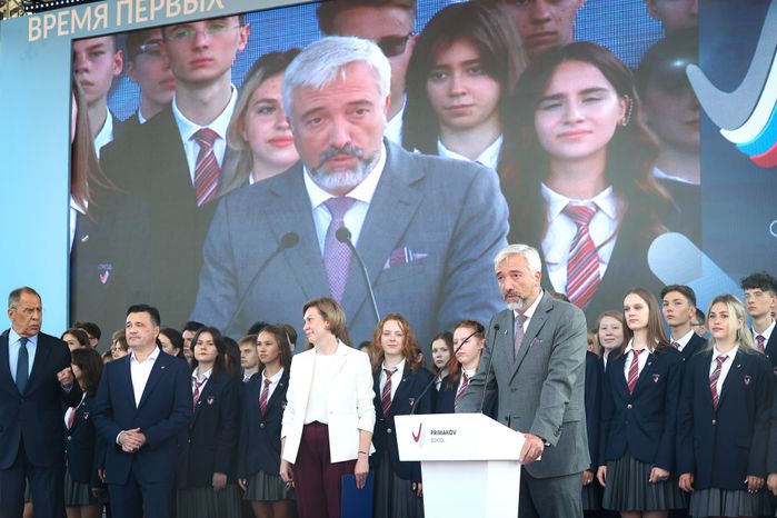 Торжественная линейка в гимназии им. Е.М. Примакова с участием Губернатора Подмосковья